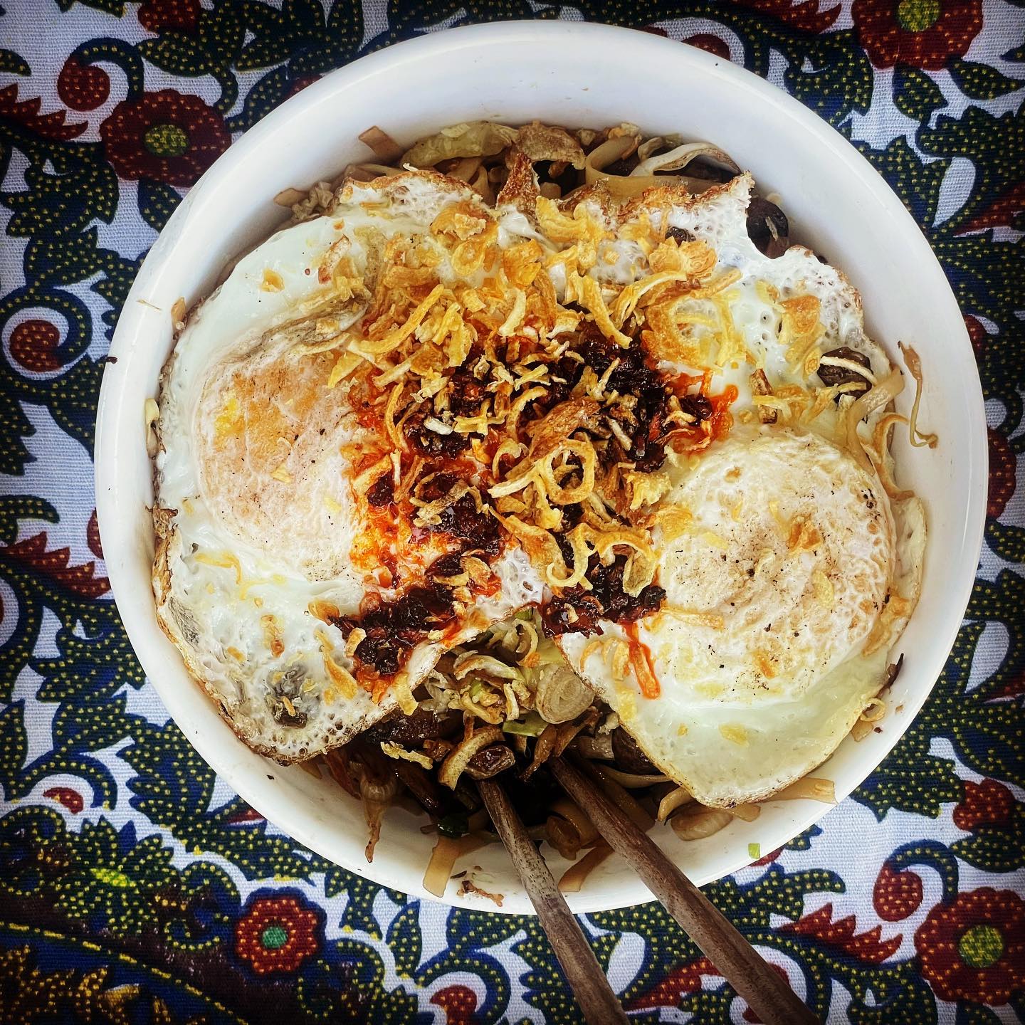 Full size image for Soy sauce noodles with cabbage and fried eggs.